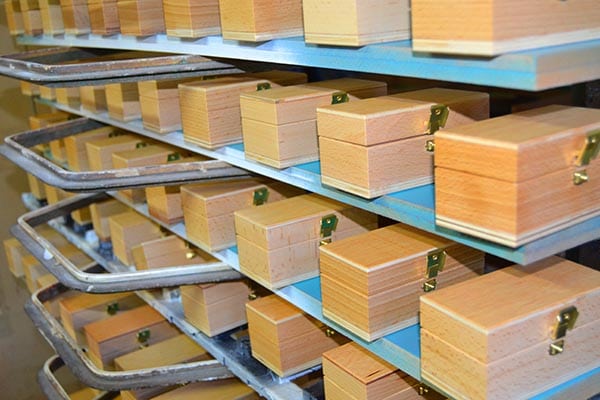 Coffret pour outillage en hêtre massif et contreplaqué hêtre, vernis incolore satiné