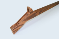Élément de luminaire en bois rétifié (frêne).
