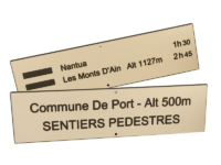 Signalétique extérieure pour le balisage de randonnée.
