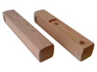 Manchettes d’accoudoirs en sipo. Pose de 2 inserts métal filetés.