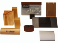 Supports produits et socles porte-visuel.